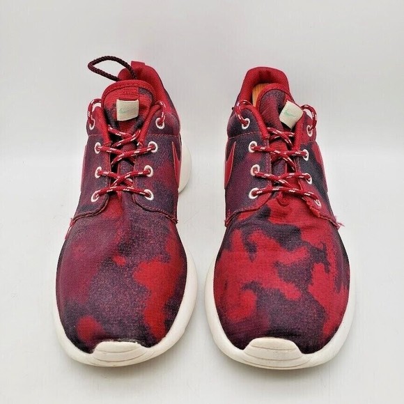 NIKE Roshe Run Camo Sneakers in Red Black (Women's Size 8) 599432-600 - Picture 4 of 7